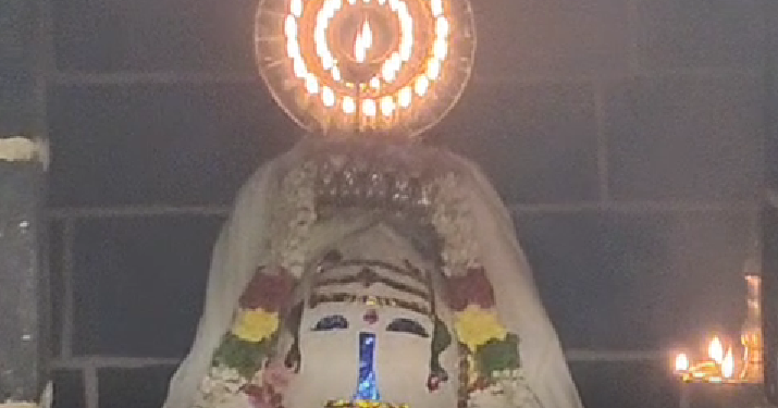 வழுவூர் வீரட்டேஸ்வரர் ஆலயத்தில் ஐப்பசி மாத பௌர்ணமியை முன்னிட்டு நடைபெற்ற அன்னாபிஷேகம்