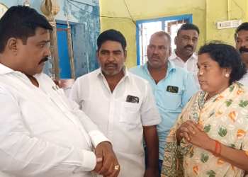 இலங்கை கடற்படையாள் கைது செய்த கணவரை மீட்டு தர கர்ப்பிணி பெண் கண்ணீர் விட்டு பூம்புகார் எம்எல்ஏயிடம் கோரிக்கை