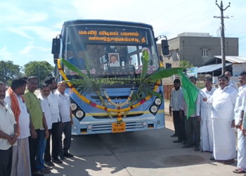 பழைய பேருந்துக்கு மாற்றாக புதிய பேருந்து துவங்கி பேருந்தை ஓட்டியMLAஆரவாரத்துடன் திமுகவினர் பேருந்தில் பயணம்