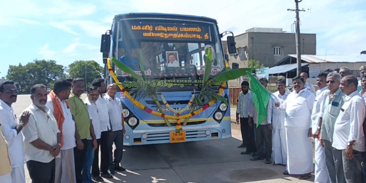 பழைய பேருந்துக்கு மாற்றாக புதிய பேருந்து துவங்கி பேருந்தை ஓட்டியMLAஆரவாரத்துடன் திமுகவினர் பேருந்தில் பயணம்