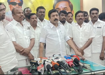 ADMK தலைமைகட்சி அலுவலகத்தில் முன்னாள் சட்டத்துறை அமைச்சரும் ADMK. C.Vசண்முகம் செய்தியாளர்களை சந்தித்து பேசினார்