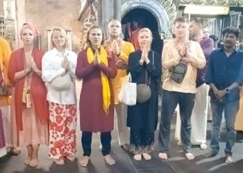 சீர்காழி புகழ்பெற்ற ஸ்தலமான வைத்தீஸ்வரன்கோயிலில் ரஷ்யா நாட்டினர் உலக நன்மை வேண்டி வழிபாடு