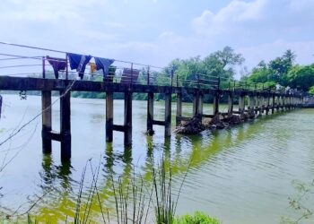 நீடாமங்கலம் கிராம மக்களின் உயிருக்கும் உடைமைக்கும் அச்சுறுத்தலாக இருந்துவரும் இணைப்பு நடைபாலம் சீரமைத்து தர கோரிக்கை