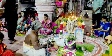 மன்னார்குடி மீனாட்சி சொக்கநாதர் கோவிலில் திருவிளக்கு பூஜை