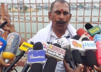 முன்னாள் IGபொன்.மாணிக்கவேல் உங்கள் சொந்த ஊரில் நடைபெற்ற திருட்டு சம்பவத்தை கண்டுபிடிக்க முடியாத ஒரு முதல்வரா என கேள்வி