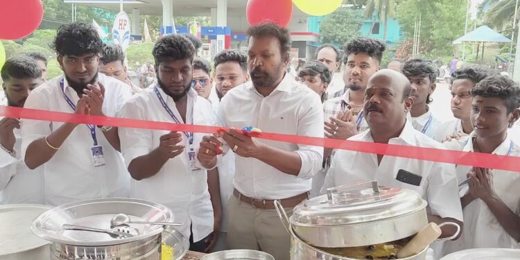 எவ்வளவோ கோடீஸ்வரர்கள் இருந்தும் ஏழை இளைஞனின் விலையில்லா உணவு திட்டம்அறுசுவை உணவு