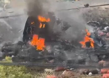 அரியலூர் அருகே விபத்தில் சிக்கிய லாரி.. வெடித்துச் சிதறிய சிலிண்டர்கள்