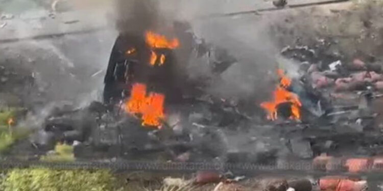 அரியலூர் அருகே விபத்தில் சிக்கிய லாரி.. வெடித்துச் சிதறிய சிலிண்டர்கள்