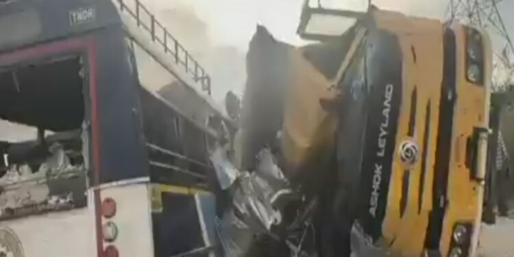 விபத்தில் சிக்கிய அரசுப் பேருந்து – 17 பேர் பலி