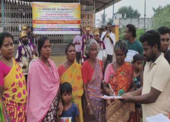 பேண்டு வாத்தியம் முழங்க மாபெரும் கையெழுத்து பிரச்சாரம்