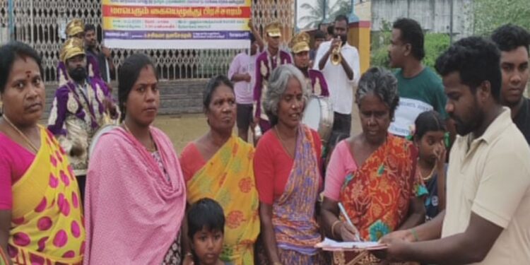 பேண்டு வாத்தியம் முழங்க மாபெரும் கையெழுத்து பிரச்சாரம்