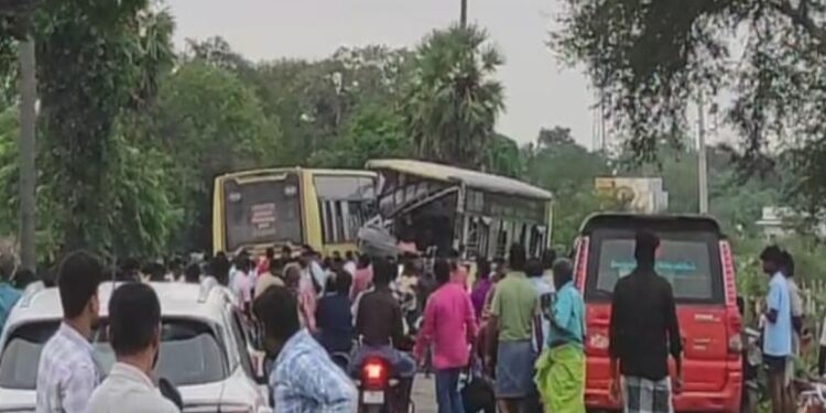 அரசுப்பேருந்துகள் மோதி விபத்து -11 பேர் உயிரிழந்த சோகம்