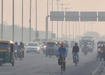 மோசமடைந்த காற்றின் தரக்குறியீடு – வாழத்தகுதியற்ற இடமாக மாறும் டெல்லி