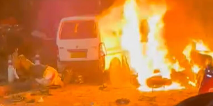 32 கார்களில் வெடிகுண்டுகள் : டெல்லி செங்கோட்டை கார் குண்டு வெடிப்பின் பின்னணி !