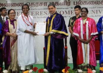 கொடைக்கானல் அன்னை தெரசா மகளிர் பல்கலையில் 32-வது பட்டமளிப்பு விழா: 376 மாணவிகளுக்கு ஆளுநர் ஆர்.என்.ரவி நேரடியாகப் பட்டம் வழங்கினார்!