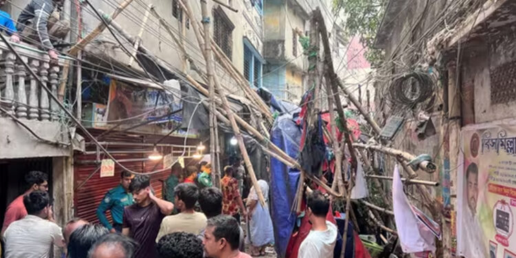 வங்கதேசத்தில் 5.7 ரிக்டர் நிலநடுக்கம் : 6 பேர் பலி, 12 பேர் காயம்