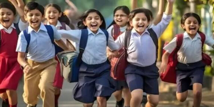 மாணவர்களுக்கு ஹேப்பி நியூஸ் : தொடர்ந்து 3 நாட்கள் பள்ளிகளுக்கு விடுமுறை !