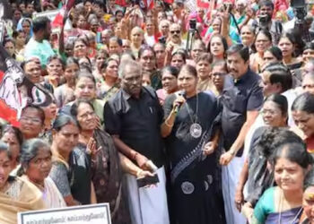 கல்லூரி மாணவி வன்கொடுமை : கோவை கலெக்டர் அலுவலகம் முன்பு அதிமுக மகளிர் அணி ஆர்ப்பாட்டம்