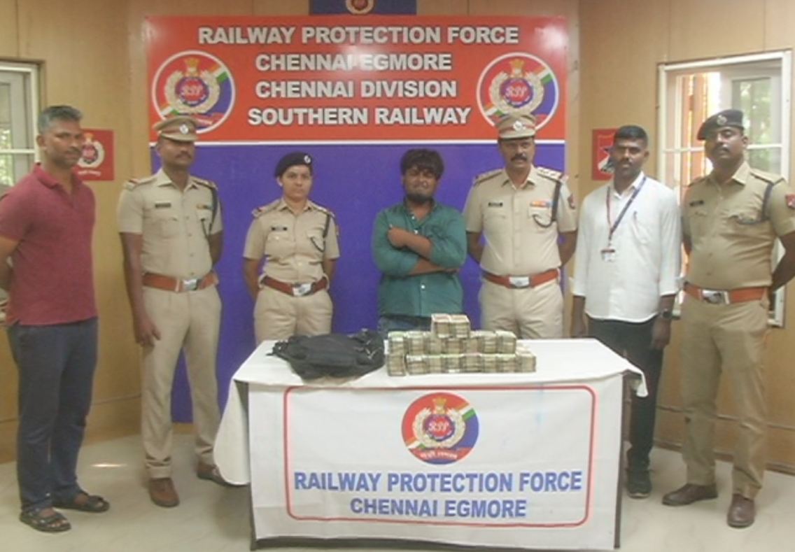 கட்டுக்கட்டாக ஹவாலா பணம் – ரயில் நிலையத்தில் பறிமுதல்