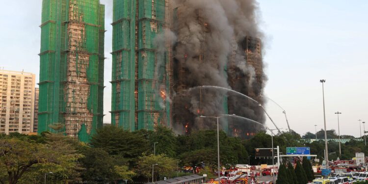 ஹாங்காங் அடுக்குமாடி தீ விபத்து உயரும் பலி எண்ணிக்கை