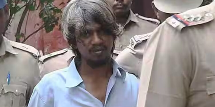 கவர்னர் மாளிகை மீது பெட்ரோல் குண்டு வீச்சு வழக்கு : ரவுடி கருக்கா வினோத்துக்கு 10 ஆண்டு சிறை