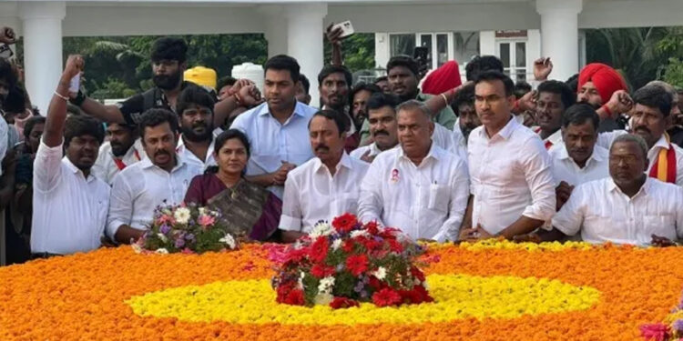 அதிமுகவின் அடையாளத்தை குறி வைத்த தவெக.. !