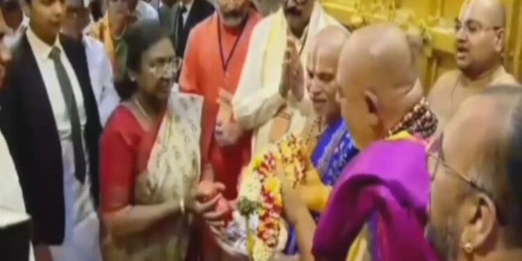 குடியரசுத் தலைவர் முர்மு திருப்பதியில் சுவாமி தரிசனம்