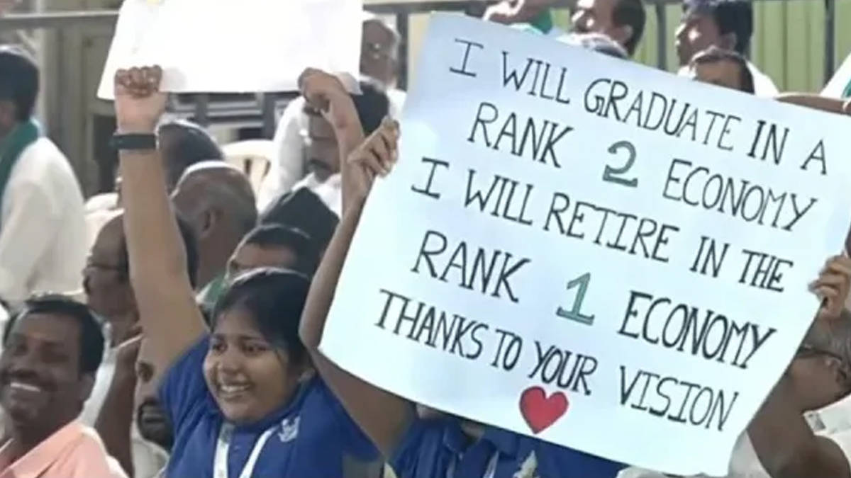 கோவை நிகழ்ச்சியில் மோடிக்கு சர்ப்ரைஸ் தந்த சிறுமிகள் : பாதுகாவலர்களுக்கு உடனடி உத்தரவு !