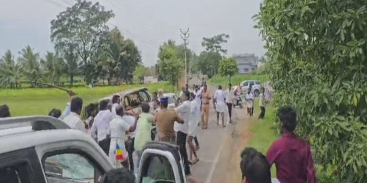 பாமக எம்எல்ஏ அருள் மீது தாக்குதல் – கார் சேதம்