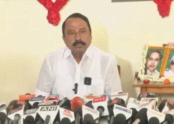 “எடப்பாடியை விட நான் சீனியர்.. கண்ணீர் விடும் நிலையில இருக்கேன்!” – வேதனையுடன் செங்கோட்டையன் உருக்கம்