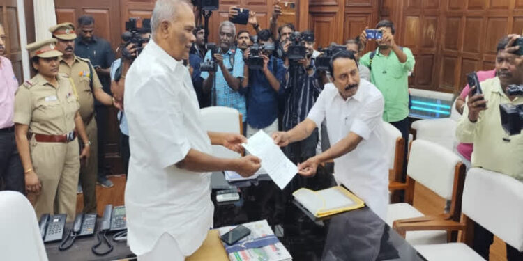 எம்எல்ஏ பதவியை ராஜினாமா செய்தார் செங்கோட்டையன் – விஜயுடன் கைகோர்ப்பது உறுதி!