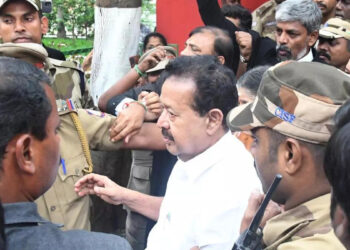 செம்மண் குவாரி முறைகேடு வழக்கு : முன்னாள் அமைச்சர் பொன்முடி மற்றும் மகன் நீதிமன்றத்தில் ஆஜர்