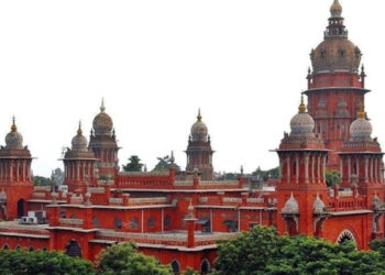 தமிழகத்தில் எம்பி, எம்எல்ஏக்களின் தூக்கத்தை தொலைக்க வைத்த சென்னை ஹைகோர்ட் !