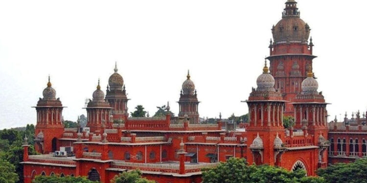 தமிழகத்தில் எம்பி, எம்எல்ஏக்களின் தூக்கத்தை தொலைக்க வைத்த சென்னை ஹைகோர்ட் !