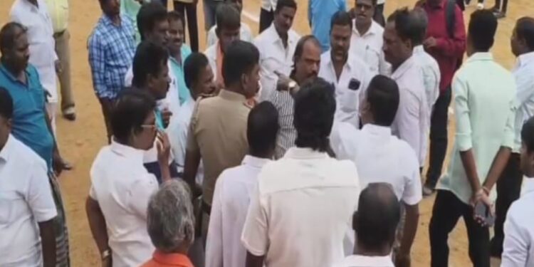 நாங்க தான் செய்தோம்..இல்ல நாங்க தான் செய்தோம் – இரு கட்சிகள் வாக்குவாதம்