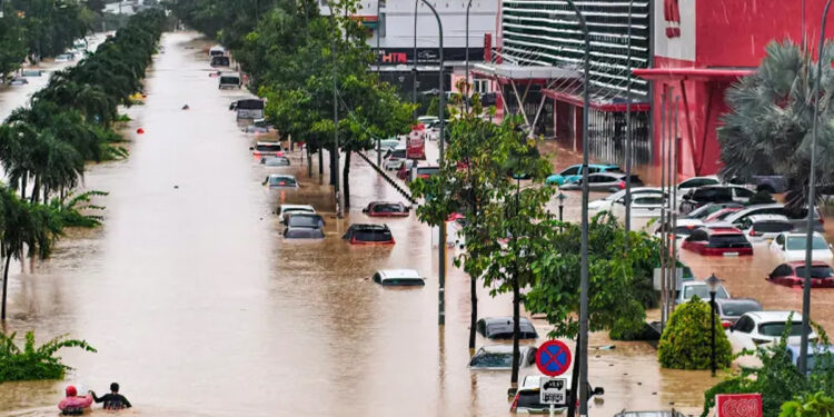 கனமழையால் வெள்ளத்தில் சிக்கி 41 பேர் பரிதாப பலி