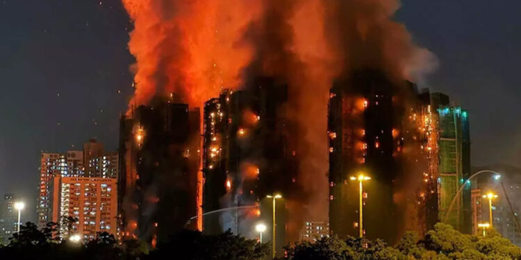 ஹாங்காங்கில் அடுக்குமாடி குடியிருப்பில் பெரும் தீவிபத்து ; உயிரிழப்பு 44ஆக உயர்வு – 279 பேர் மாயம்