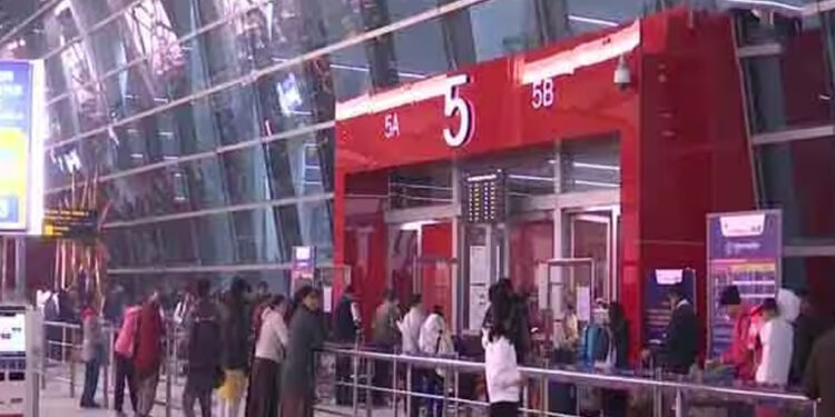 டில்லி விமான நிலையத்திற்கு வெடிகுண்டு மிரட்டல் !