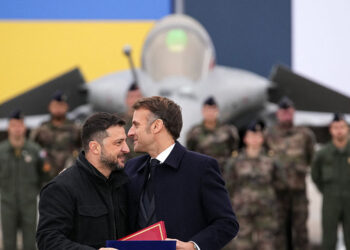 பிரான்சிடமிருந்து 100 ரஃபேல் விமானங்களை வாங்கும் உக்ரைன்