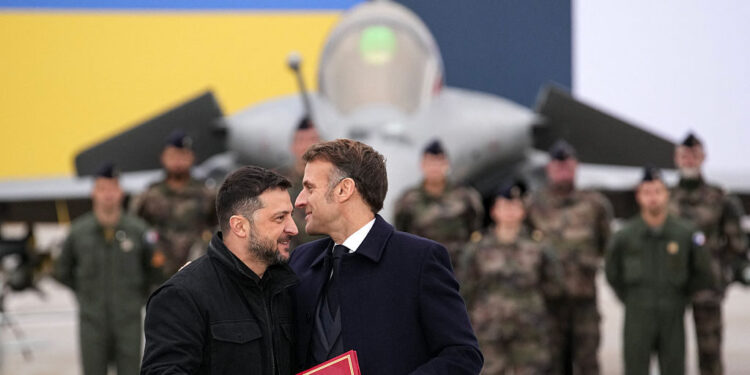 பிரான்சிடமிருந்து 100 ரஃபேல் விமானங்களை வாங்கும் உக்ரைன்