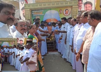 எடப்பாடியார் தலைமையில் மீண்டும் பொற்கால ஆட்சி: வத்தலக்குண்டுவில் எம்ஜிஆர் நினைவு நாளில் அதிமுகவினர் சூளுரை!