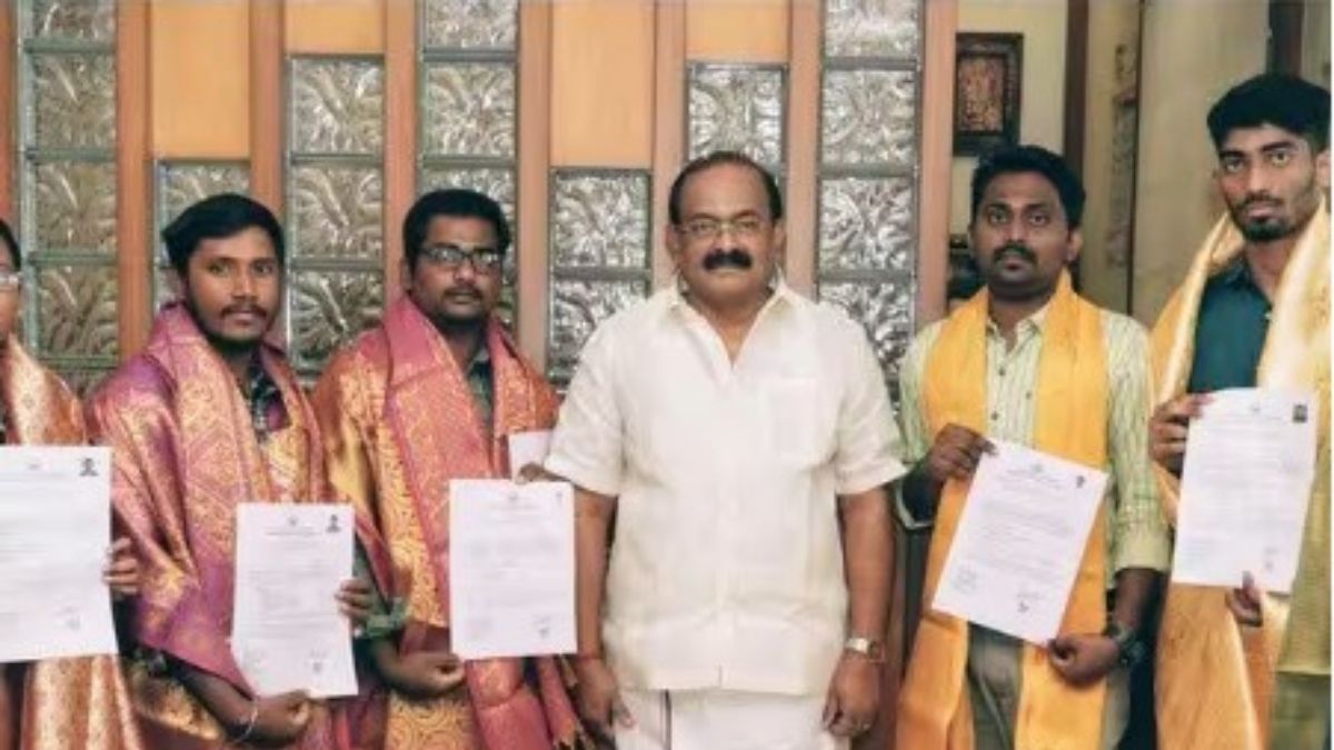 ஒட்டன்சத்திரம் அரசு இலவச பயிற்சி மையத்தில் படித்து குரூப்-4 தேர்வில் வென்ற மாணவர்களுக்கு அமைச்சர் சக்கரபாணி வாழ்த்து