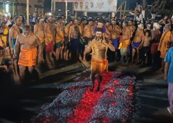 வத்தலகுண்டு ஸ்ரீ கலியுக வரத ஐயப்பன் கோவில் பூக்குழி திருவிழா கோலாகலம்!