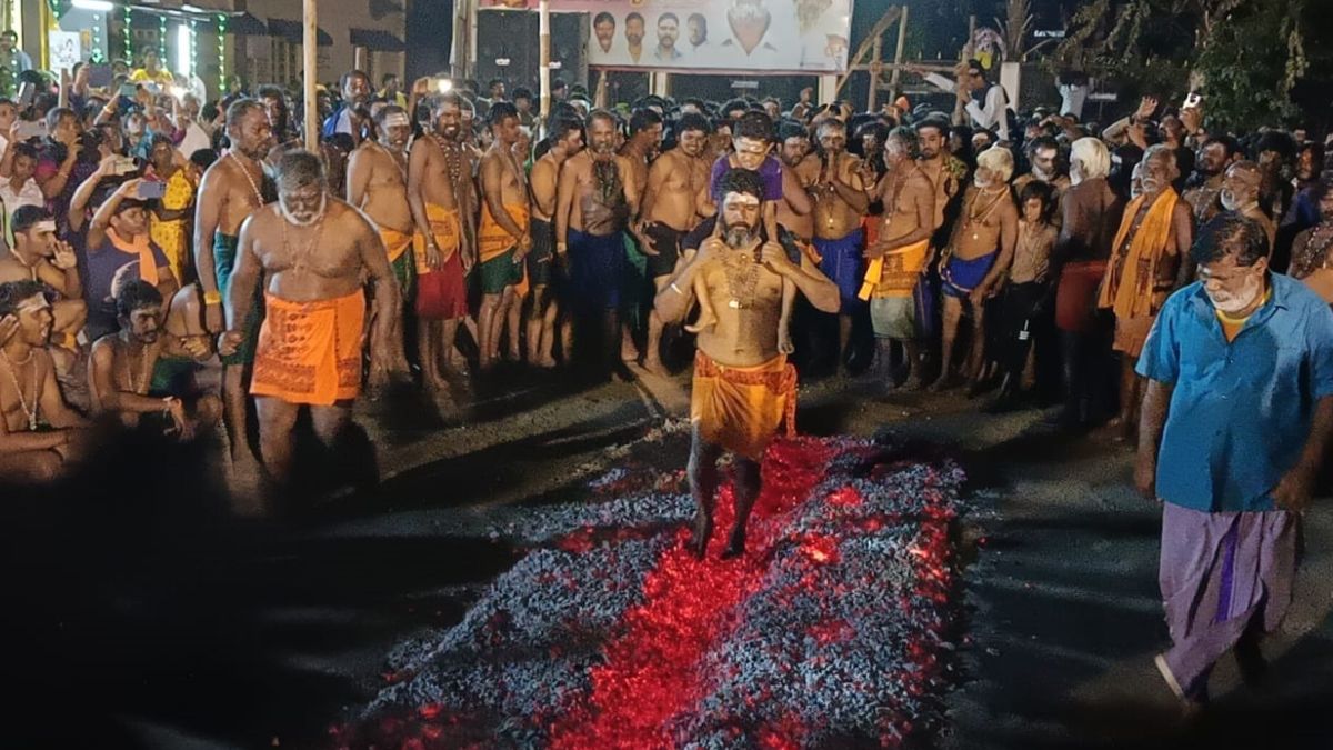 வத்தலகுண்டு ஸ்ரீ கலியுக வரத ஐயப்பன் கோவில் பூக்குழி திருவிழா கோலாகலம்!