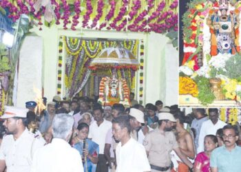 “கோவிந்தா” முழக்கம் அதிர மதுரையில் வைகுண்ட ஏகாதசி: தல்லாகுளம் கோயிலில் கோலாகலமாகத் திறக்கப்பட்டது சொர்க்கவாசல்