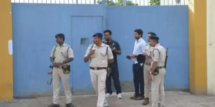 போடி நகராட்சித் தலைவர் கணவர் ஏலக்காய் கிடங்குகளில் அதிரடிச் சோதனை