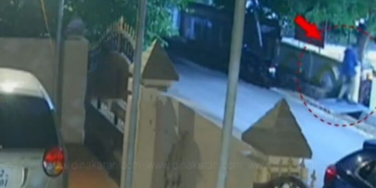 ”பதவி உயர்வைத் தடுக்கக் குற்றங்கள் புனைவது கேவலம்”:  முன்ஜாமீன் மறுப்பு!