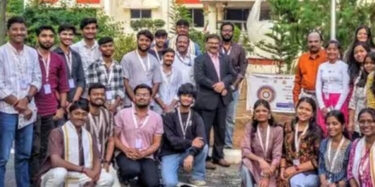 திண்டுக்கல் வருகை தந்த காசி பல்கலைக்கழக மாணவர்கள் காந்திகிராம துணைவேந்தர் நெகிழ்ச்சி!