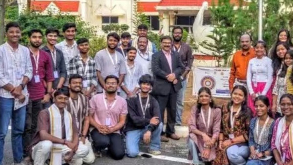 திண்டுக்கல் வருகை தந்த காசி பல்கலைக்கழக மாணவர்கள் காந்திகிராம துணைவேந்தர் நெகிழ்ச்சி!