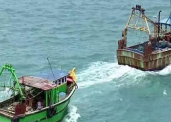 வங்கக்கடலில் பலத்த காற்று: ராமேஸ்வரம் மீனவர்கள கடலுக்கு செல்ல தடை